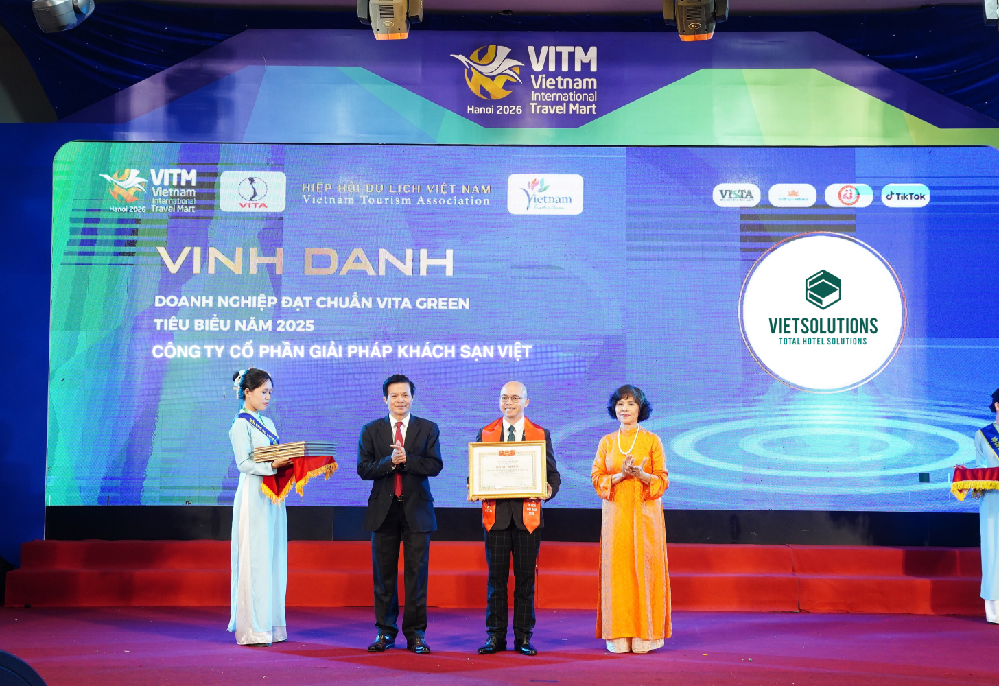 LỄ VINH DANH DOANH NGHIỆP & CÁ NHÂN TIÊU BIỂU CỦA DU LỊCH VIỆT NAM 2025