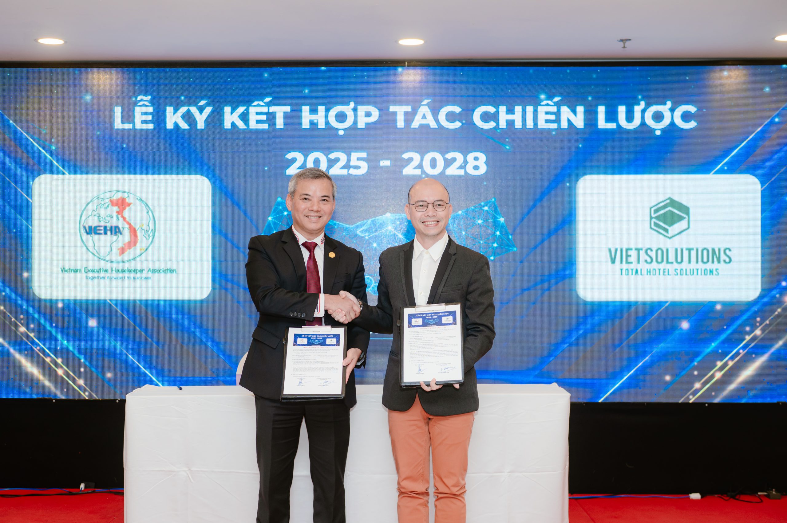 VIETSOLUTIONS – ĐỐI TÁC CHIẾN LƯỢC CỦA VEHA 2026-2028